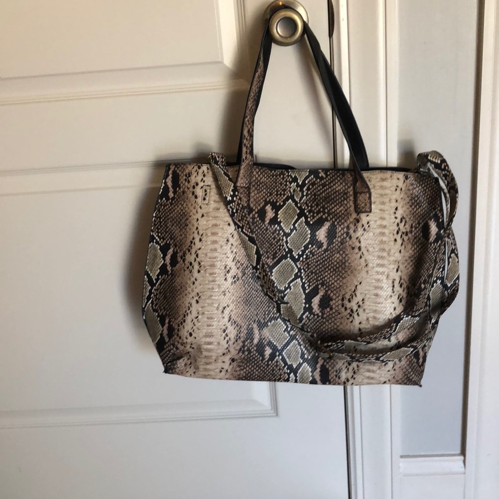 Black reversible tote